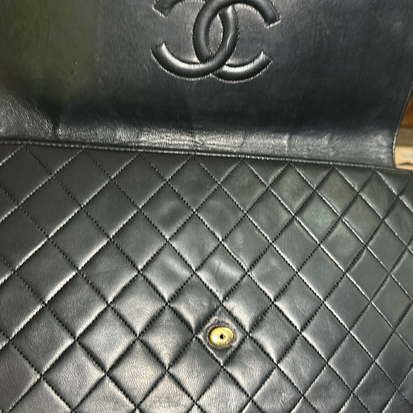Authentic Vintage Chanel Clutch - Picture 13 of 13